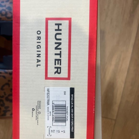 Hunter Ladies Leopard Print Rain Boots - Picture 3 of 7